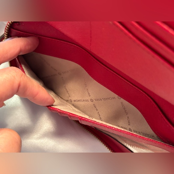 GUC MICHAEL KORS Leather Clutch Wallet with wrist strap - Picture 8 of 9